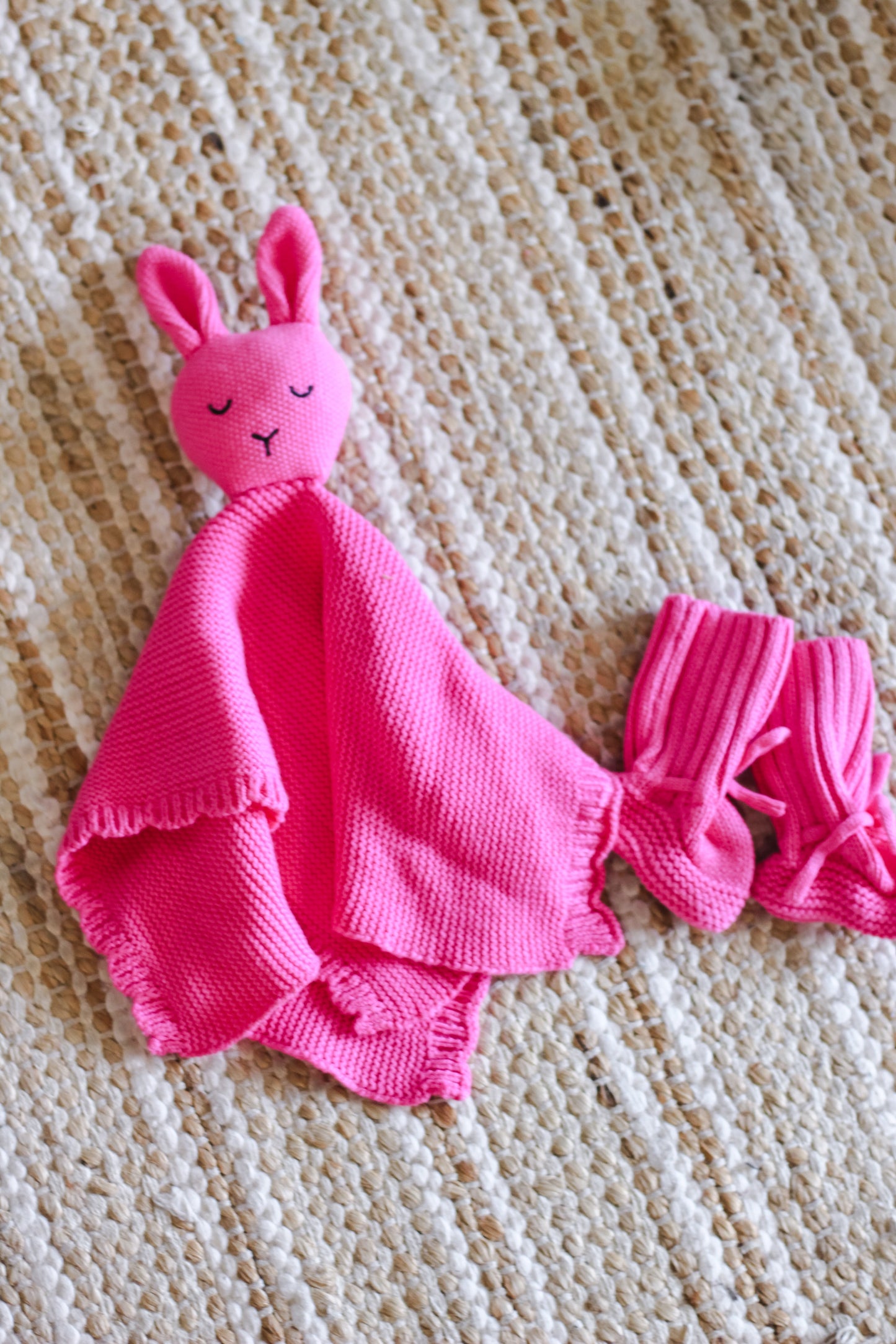 "HAPPY BABY CARE SET" - ORGANIC BABY SNUGGLE BUNNY SET & BPA FREE SILICONE FEEDING SET